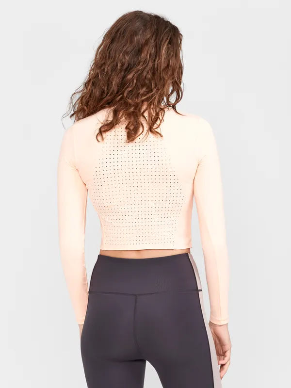 1913741-840000_ADV HiT Cropped Top W_Closeup2.jpg